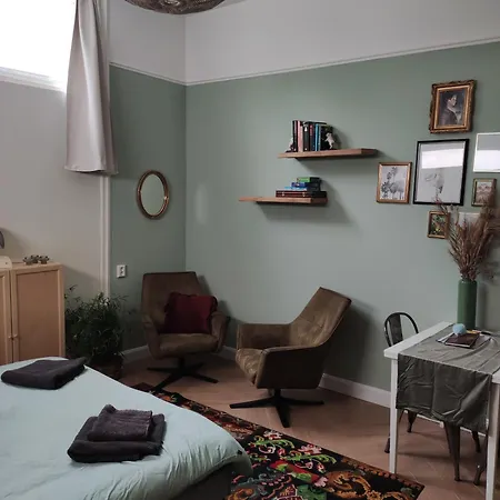 Privat bolig Sfeervolle In Historisch Vlakbij Station *